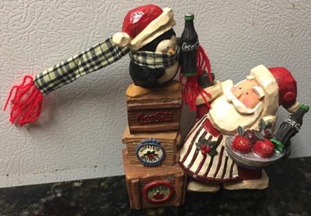 4434-1 € 17,50 coca cola beeldje kerstman met pinguin